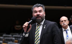 Projeto permite que policiais civis embarquem armados em aviões