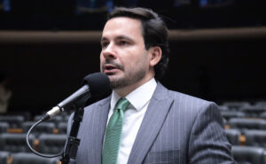 Comissão aprova projeto que acaba com taxa de fiscalização sobre telefones celulares
