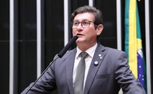 Comissão de Segurança aprova projeto que regulamenta porte de arma para empresários