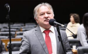 Comissão aprova projeto que exige placas informativas em obras públicas