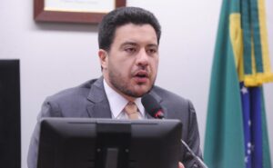 Debatedores recomendam ajustes em projeto sobre apoio à economia digital no Brasil