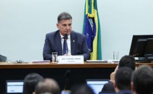 Falta de apoio dos partidos adia para setembro a votação de mudanças no Código de Trânsito
