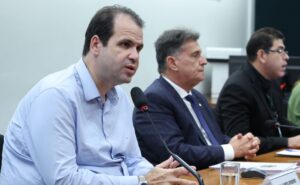 Comissão aprova projeto que obriga maternidades de referência a manter banco de leite