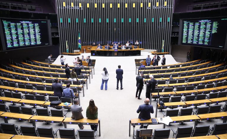 Câmara aprova criação de sistema de acompanhamento de estoque do SUS em tempo real