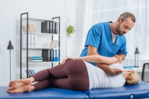 Projeto em análise na Câmara permite que fisioterapeutas prescrevam medicamentos