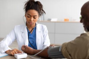 Projeto obriga hospitais a fornecer assistência médica a profissionais de enfermagem