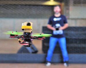 Projeto flexibiliza regras e dispensa licença para uso civil de drones