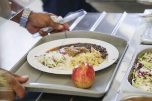 Projeto cria auxílio-alimentação para pessoas idosas em situação de vulnerabilidade