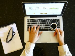 Projeto cria regras para anúncios de emprego em plataformas digitais e para combater tráfico de pessoas
