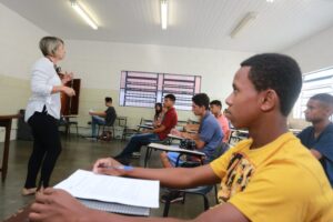 Lei confere caráter permanente a programa de bolsas para formação de professor