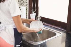 Projeto cria mecanismos para proteger empregadas domésticas da violência no trabalho