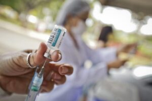 Projeto anistia famílias que não vacinaram crianças contra Covid-19