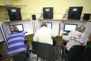 Comissão de Constituição e Justiça aprova inclusão de pessoas idosas no programa Educação de Jovens e Adultos