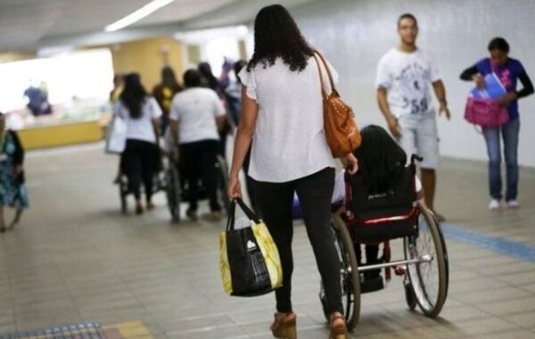 Projeto prioriza matrícula de aluno com deficiência em escola integral próxima