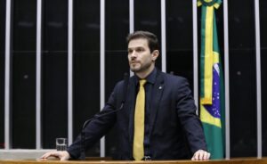 Comissão aprova comparecimento obrigatório de agressor a programa de reeducação