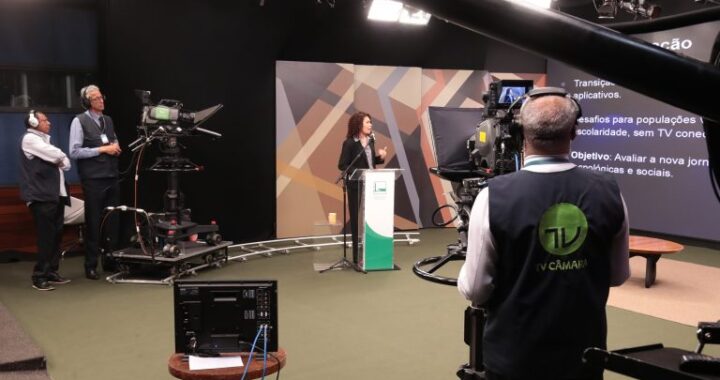 Rede Legislativa de Rádio e TV faz cobertura da eleição ao vivo e em tempo integral