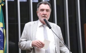 Comissão de Constituição e Justiça aprova visitação de criança e adolescente órfãos a idoso em asilo