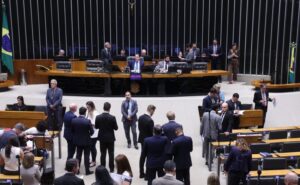 Câmara pode votar nesta quarta medida provisória que zerou taxa para compras internacionais de até 50 dólares