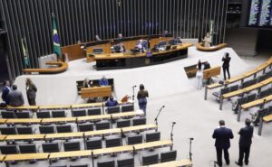 Deputados iniciam votações do Plenário e aprovam urgência para dois projetos; acompanhe