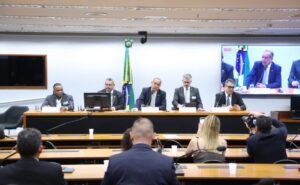 Importação de aço chinês ameaça empregos e siderurgia nacional, alertam debatedores