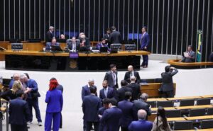 Deputados iniciam votações do dia e analisam criação da Universidade Federal da Fronteira Norte; acompanhe