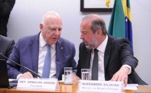 Lei do Combustível do Futuro impulsiona investimentos, avaliam debatedores