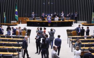 Câmara aprova MP que acaba com a “taxa das blusinhas”; texto vai ao Senado