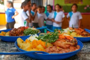 Projeto limita a compra de alimentos ultraprocessados na merenda escolar