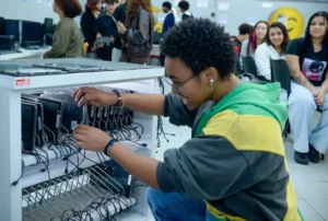 SP investe R$ 150 milhões na aquisição de 200 mil tablets para a rede estadual de ensino  