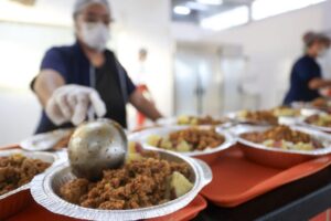 Bom Prato divulga funcionamento das unidades no fim de semana e no feriado de 12 de outubro