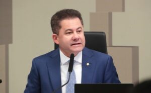 Projeto isenta entidades religiosas, sindicatos, partidos e escolas da taxa de licenciamento de veículos