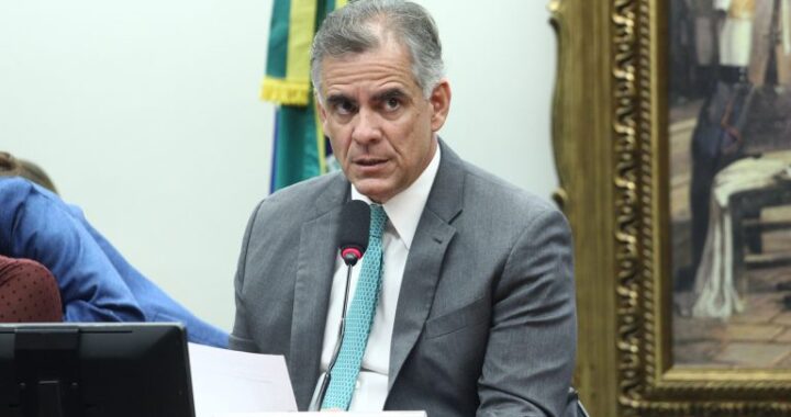 Projeto regulamenta registro digital de direitos sobre imóveis