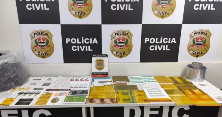 Polícia Civil de São Paulo apreende materiais usados para falsificar bebidas durante operação em Bauru